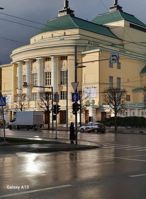 Butas Operatheater View 2bd For 8 Tallinn